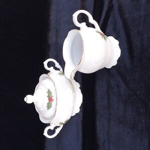 💥💥Royal Kent Poland Holly and Berries Sugar Bowl and Creamer